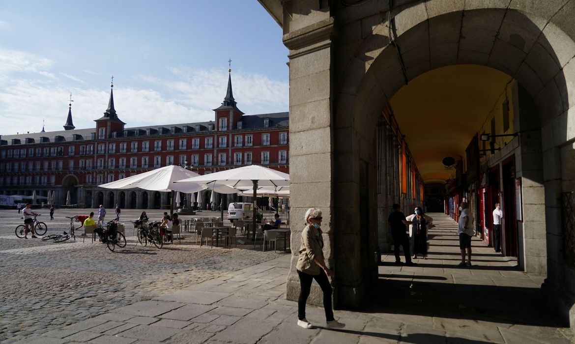 2020-05-25t080541z_512504743_rc2kvg9hemzf_rtrmadp_3_health-coronavirus-spain