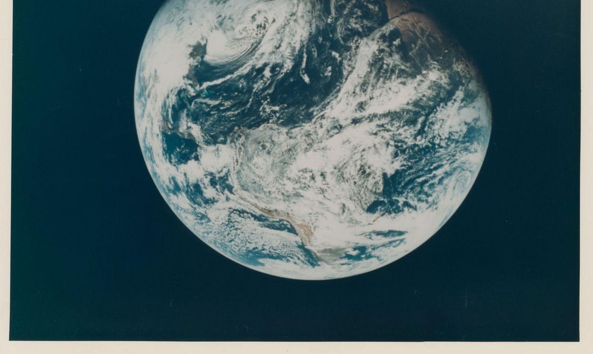 2020-11-06t192636z_856127751_rc2vxj9ktoji_rtrmadp_3_britain-auction-nasa-photos