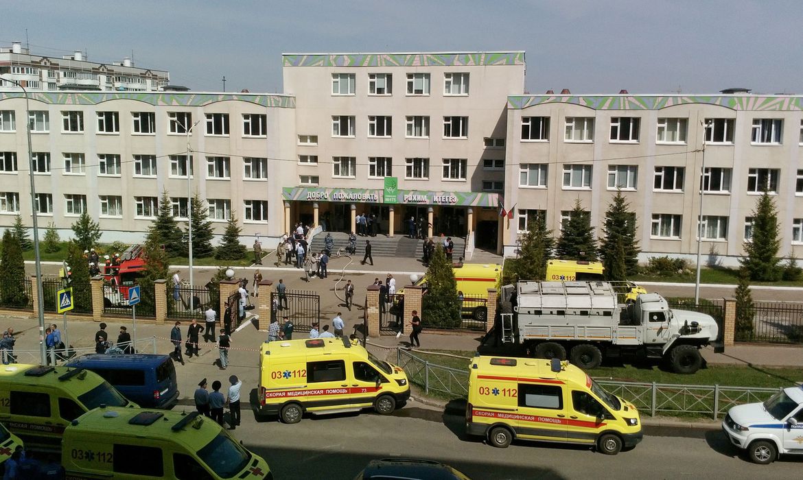 2021-05-11t092116z_1265939070_rc2ldn9feacu_rtrmadp_3_russia-school-blast