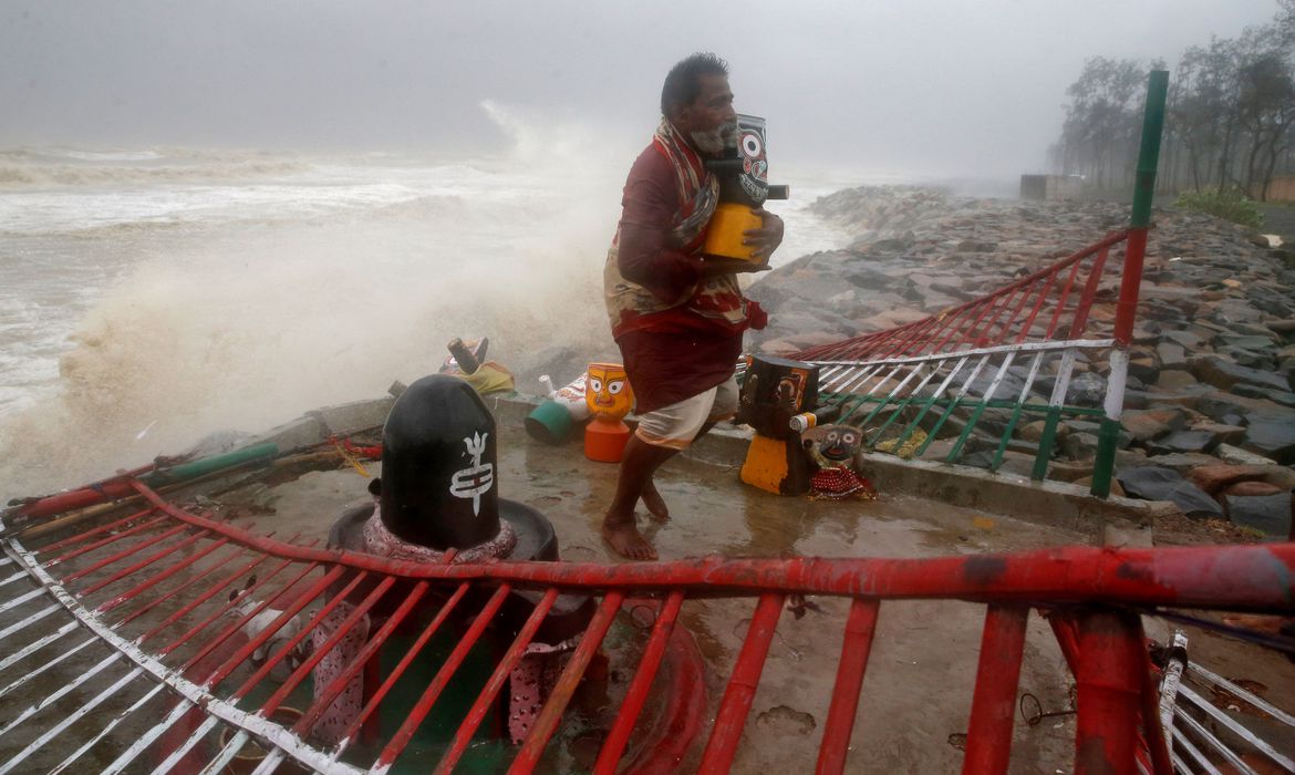 2021-05-26t072814z_694609440_rc2jnn9oc0ly_rtrmadp_3_asia-storm-india