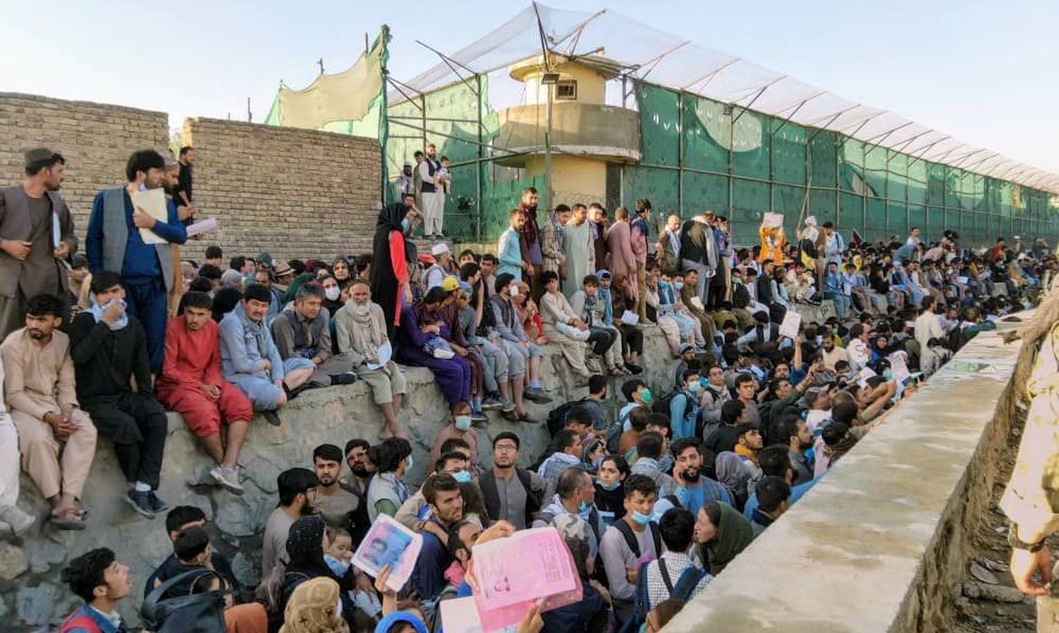 2021-08-25t130635z_982637550_rc2ccp9xp1al_rtrmadp_3_afghanistan-conflict-kabul-airport_0 (1)