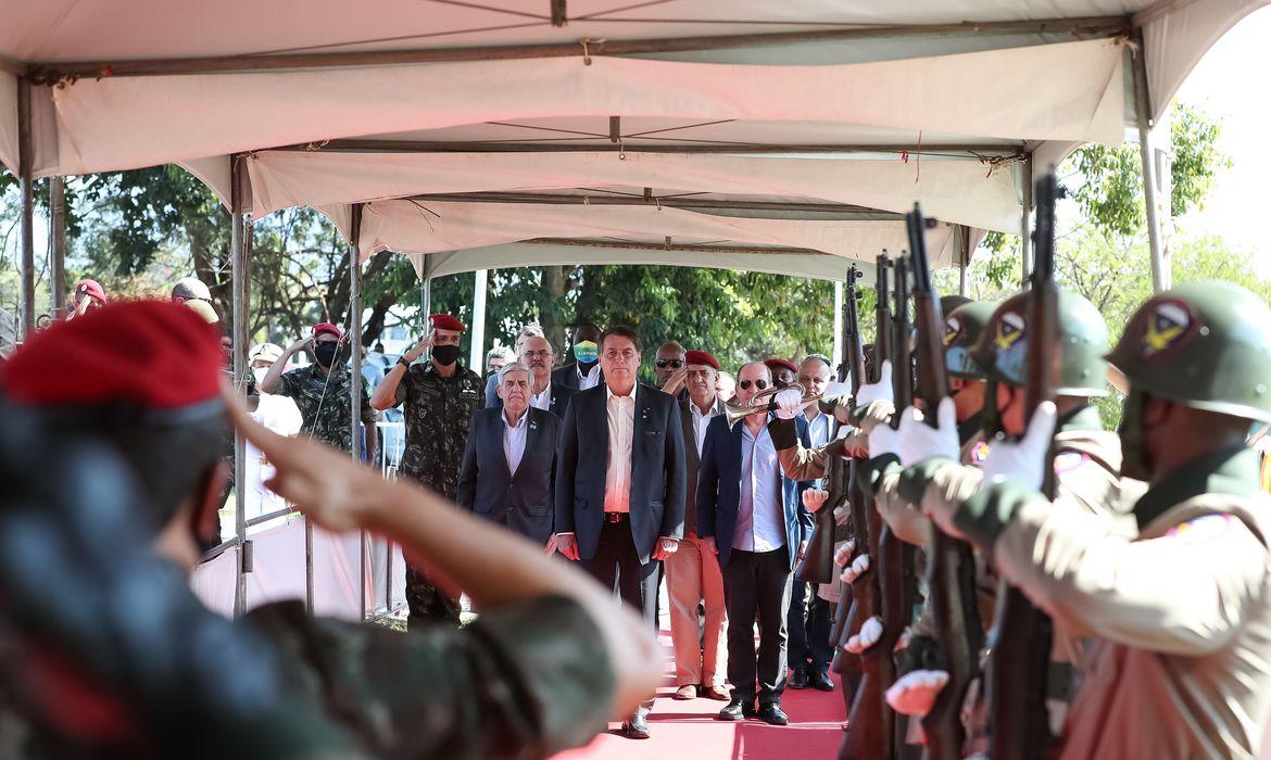 BOLSONARO PARAQUEDISTAS