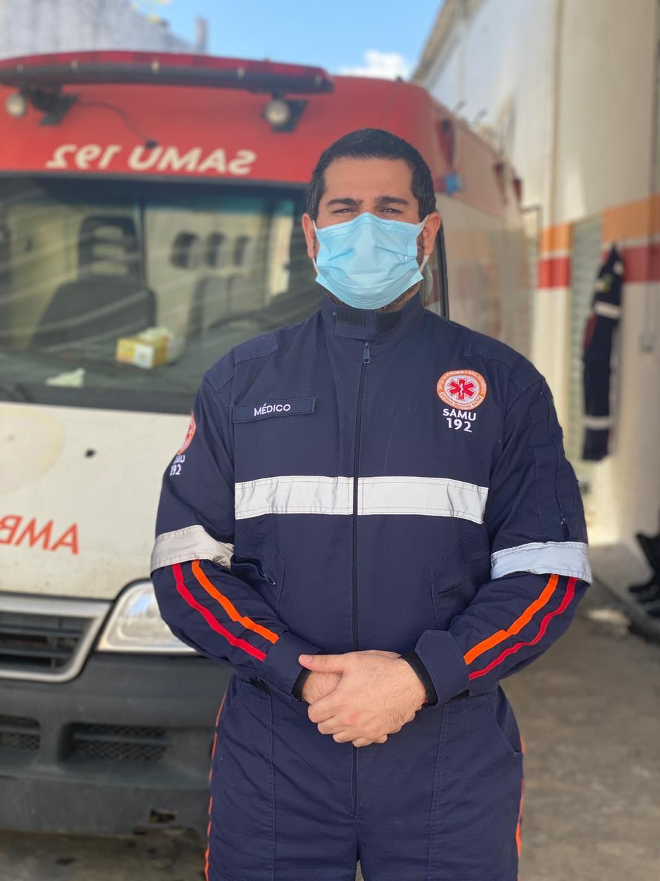 MÉDICO COMBATENTE