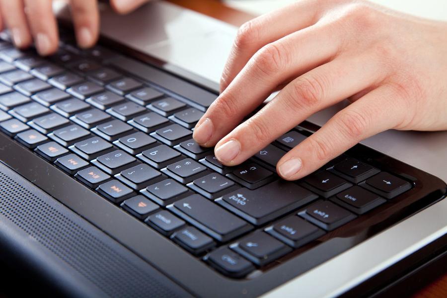 Manos-en-el-teclado