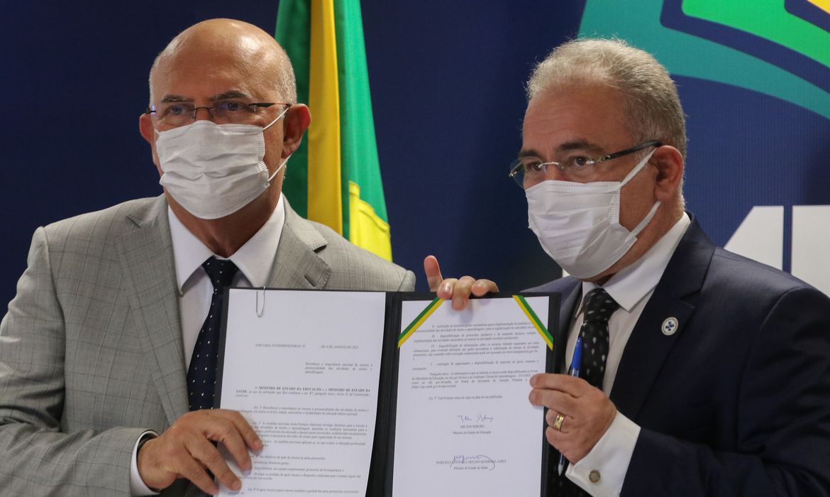 educacao_milton_ribeiro_saude_marcelo_queiroga_aulas_presenciais04082110210