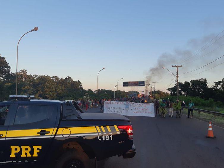 Manifestação de índios da BR 163, em Guaíra, no Paraná