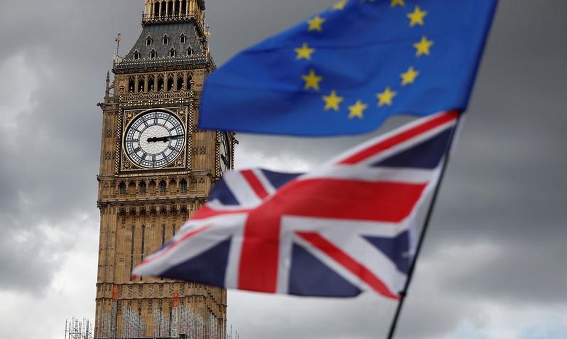 2017-12-15t120425z_1_lynxmpedbe0sf_rtroptp_3_britain-eu-protest