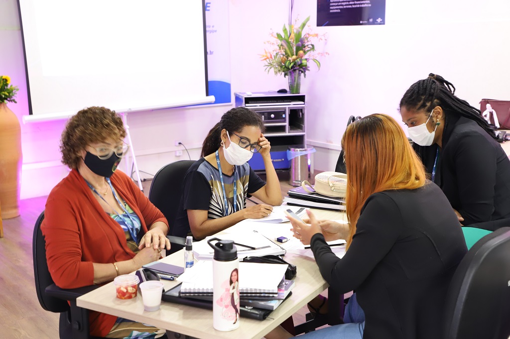 Programa beneficiará cem mulheres com a oferta de diversas capacitações