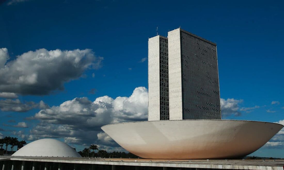 monumentos-brasilia-cupula-plenario-da-camara-dos-deputados3103201341