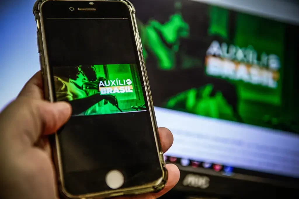 auxilio_brasil_0812214996