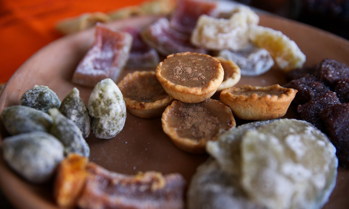 Doces típicos feitos pelas Mulheres Coralinas durante oficina de gastronomia.