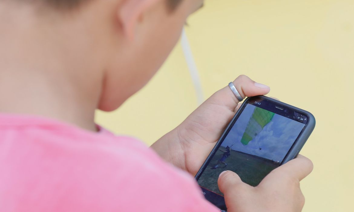 Entre os principais problemas estão os impactos cognitivos e o desenvolvimento psicomotor
