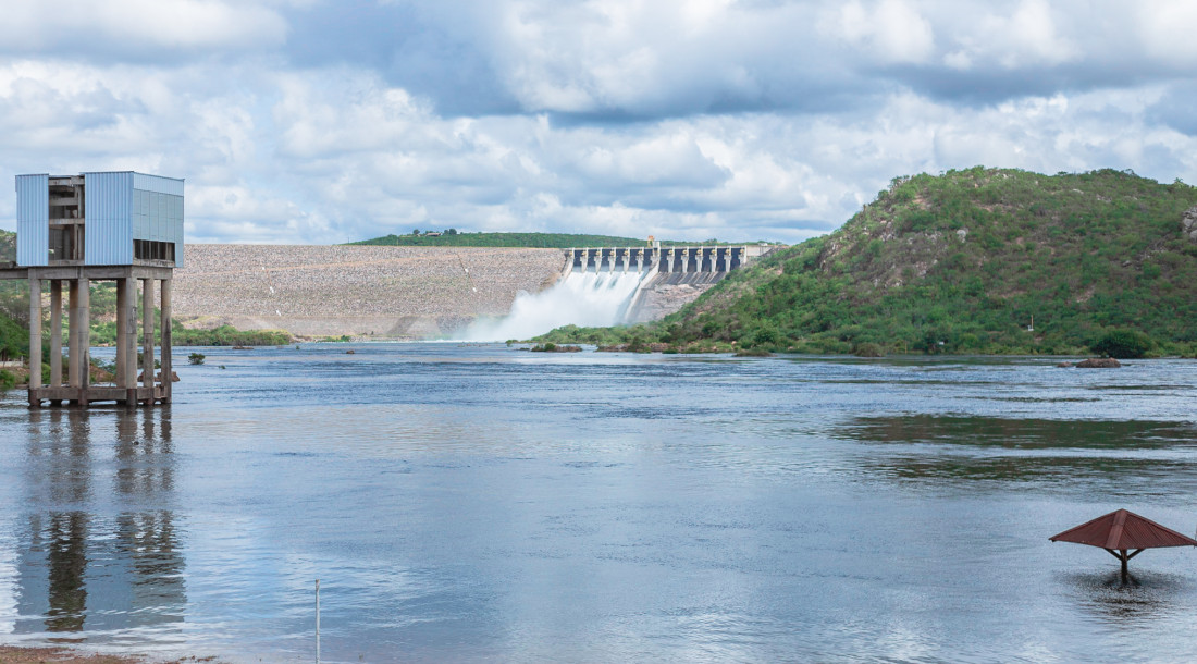 slide_8b9160592dd9b2e5e3f32b4c476e2e42