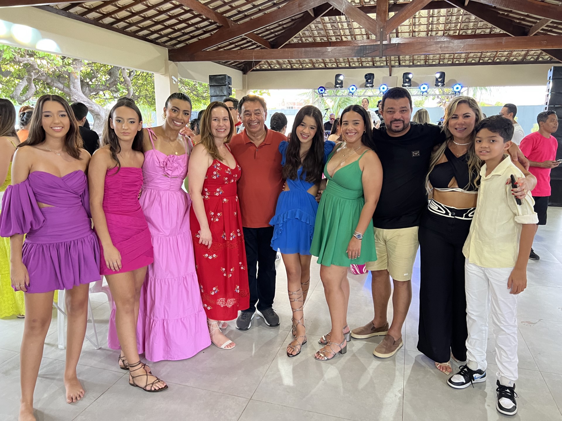 thumbnail_Da esquerda para direita Maria Helena Franca, Maria Vitória Franca, Sophia Franca, Delane Franca, Aroldo Franca, Marina Franca, Rosa Franca, Flávio Franca, Kelmenn Almeida