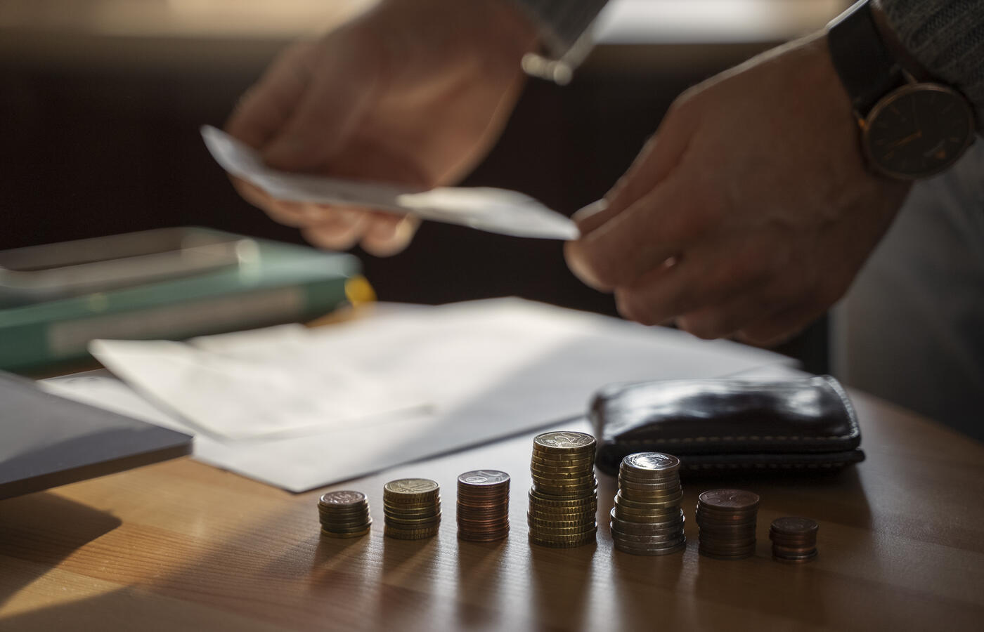 close-up-coins-saved-energy-crisis-expenses