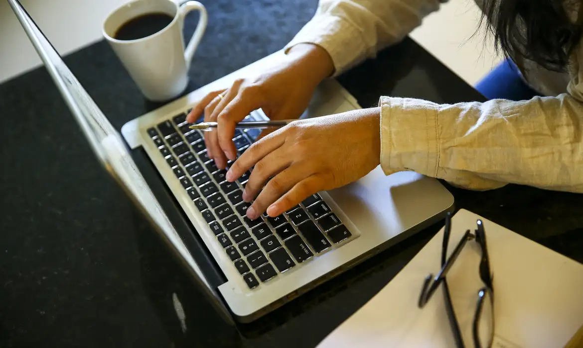 HOME OFFICE.Marcelo CamargoAgência Brasil