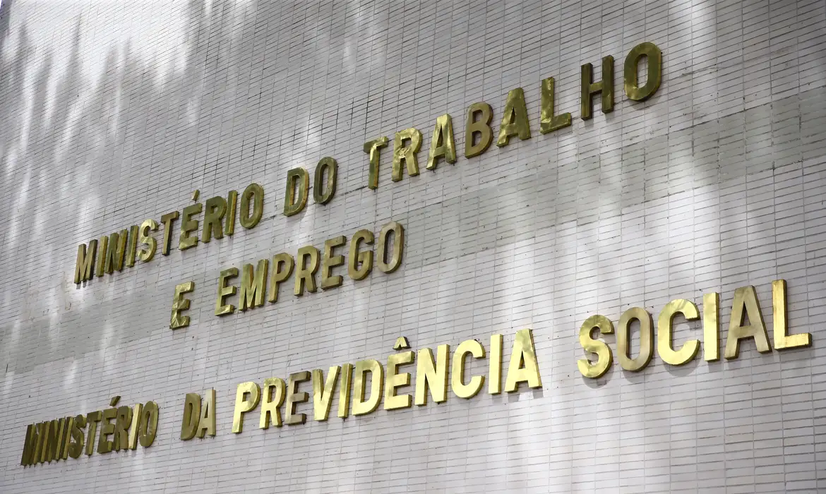 fachada-ministerio_mcamgo_abr_100420231818-10