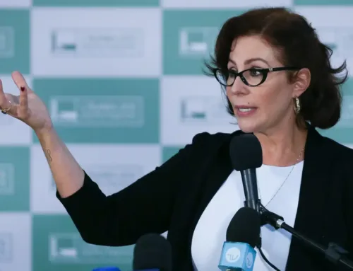 Carla Zambelli renuncia ao mandato; Câmara dará posse ao suplente