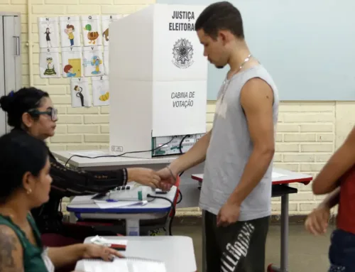 Caminhos da Reportagem: importância do voto para jovens e idosos